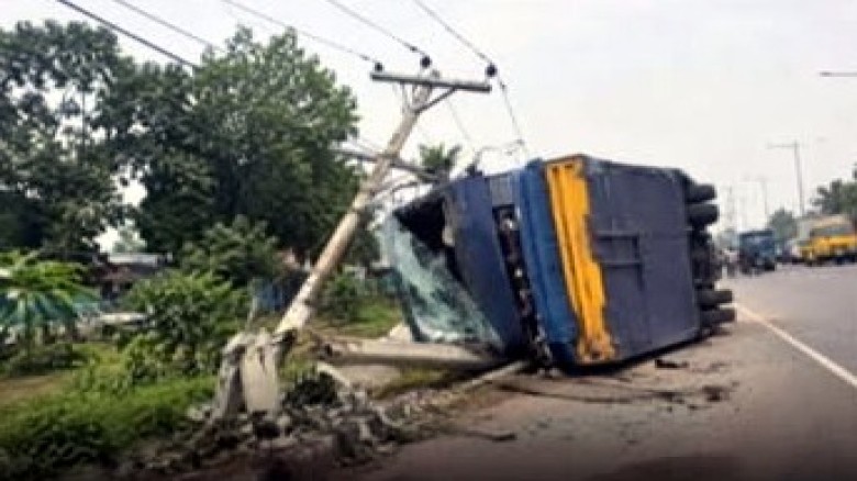 সোনারগাঁয়ে ঢাকা-চট্টগ্রাম মহাসড়কে দুর্ঘটনা, ঘটনাস্থলেই চালকের মৃত্যু